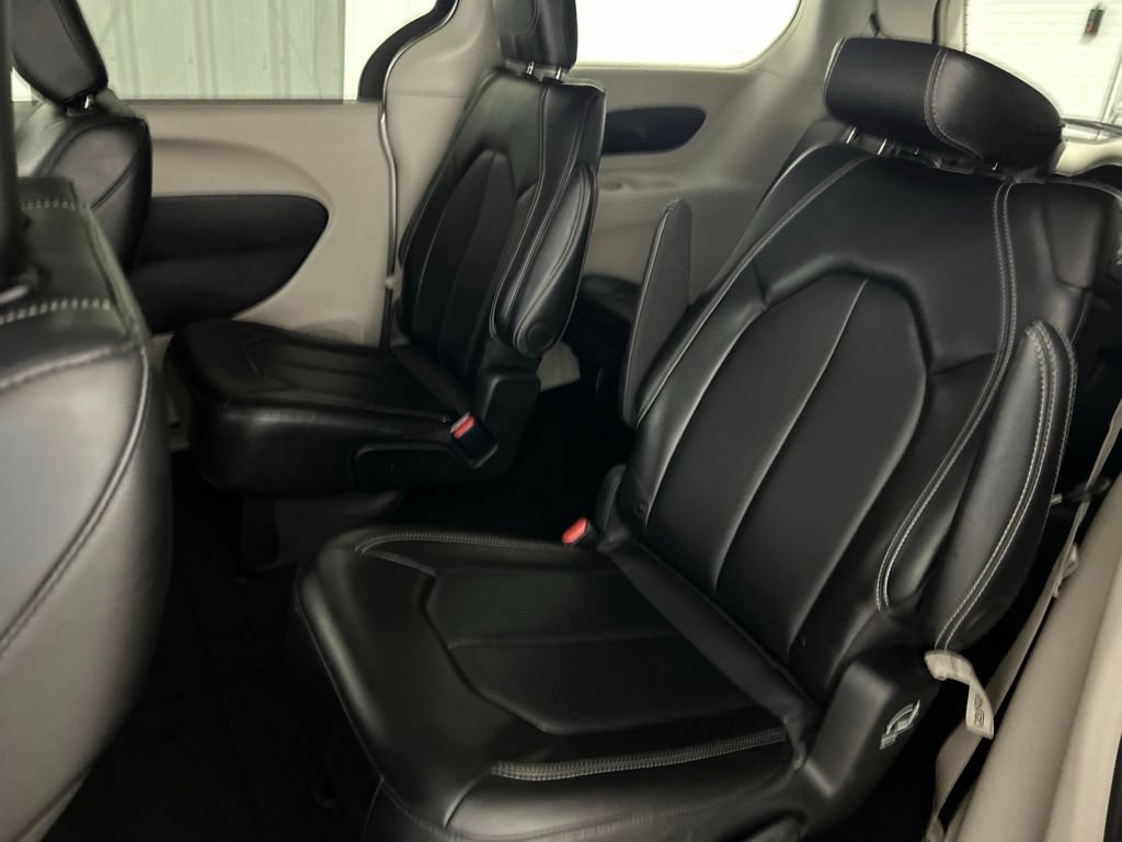 Used 2024 Chrysler Pacifica Touring-L FWD image 14