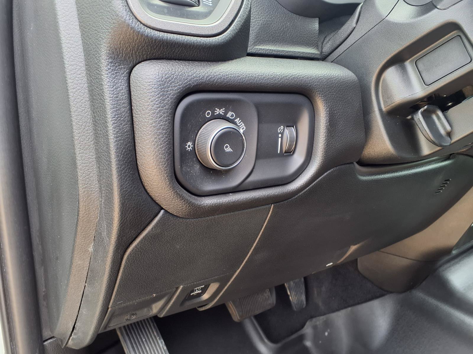 Used 2024 RAM 3500 Tradesman w/ Chrome Appearance Group AWD/4WD image 15