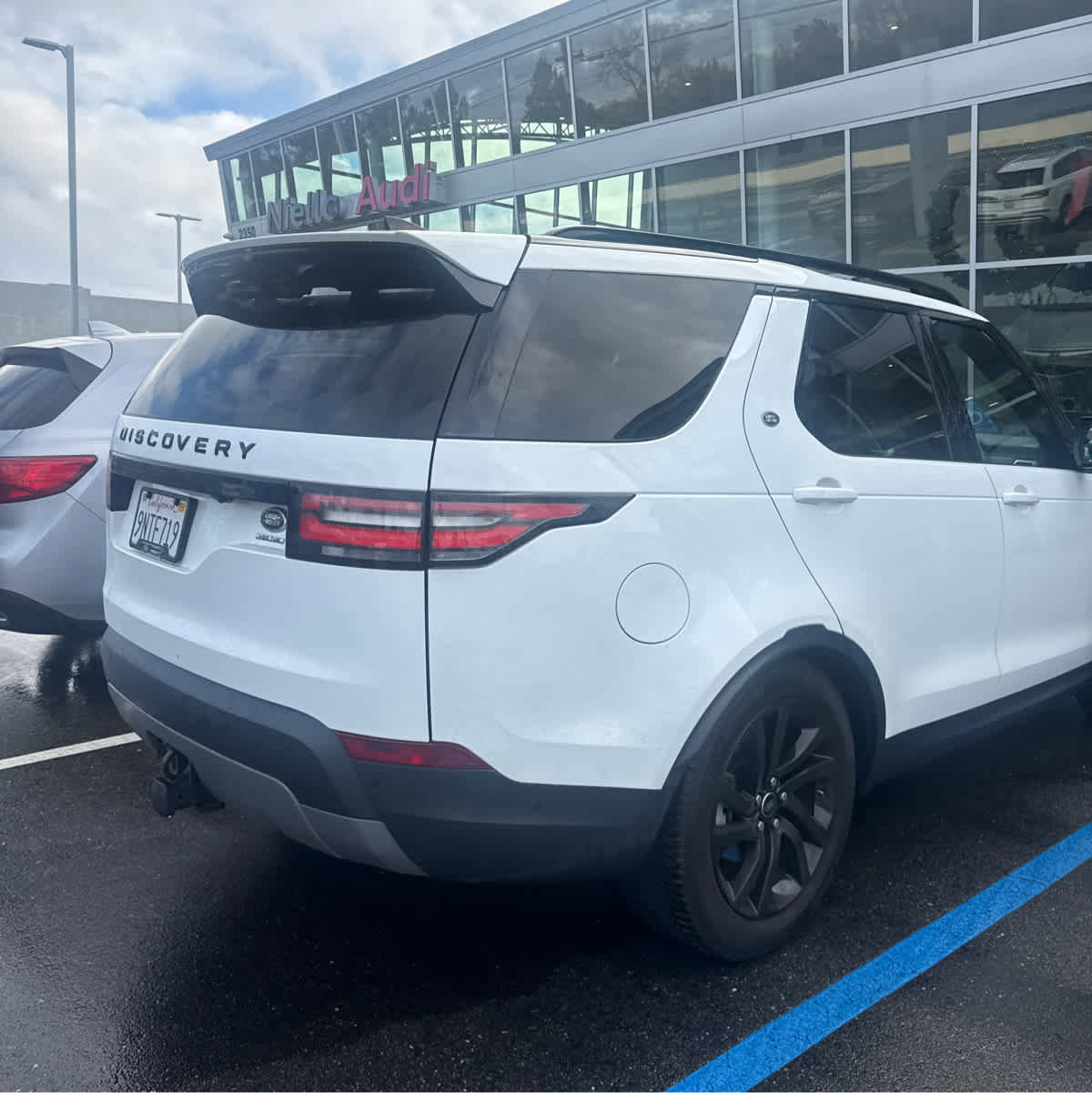 Used 2019 Land Rover Discovery HSE image 7
