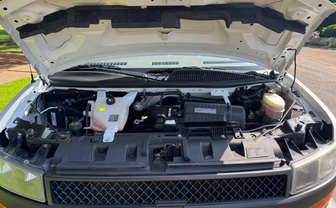 Used 2018 Chevrolet Express 2500 LS w/ Driver Convenience Package RWD image 29