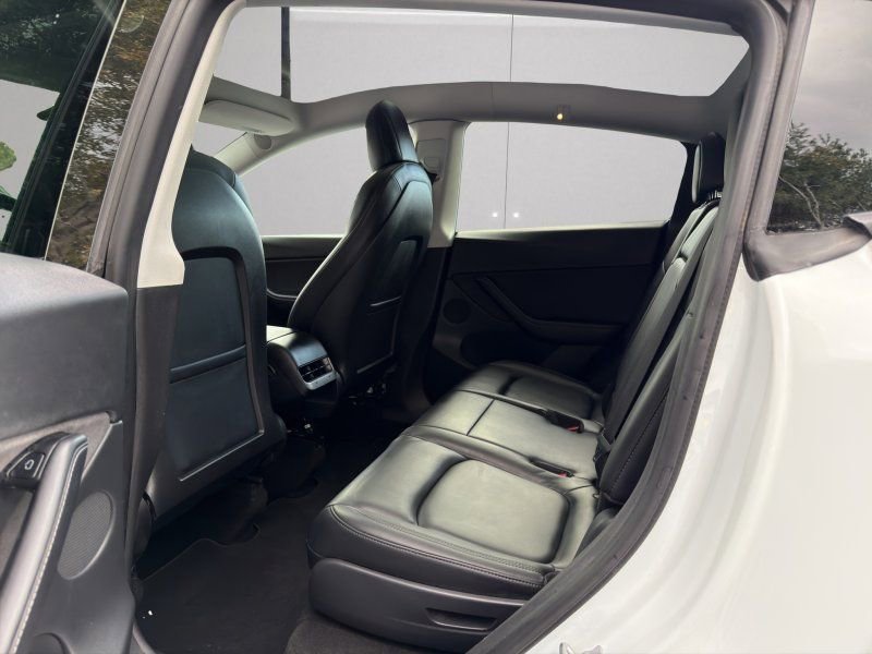 Used 2021 Tesla Model Y Long Range image 10