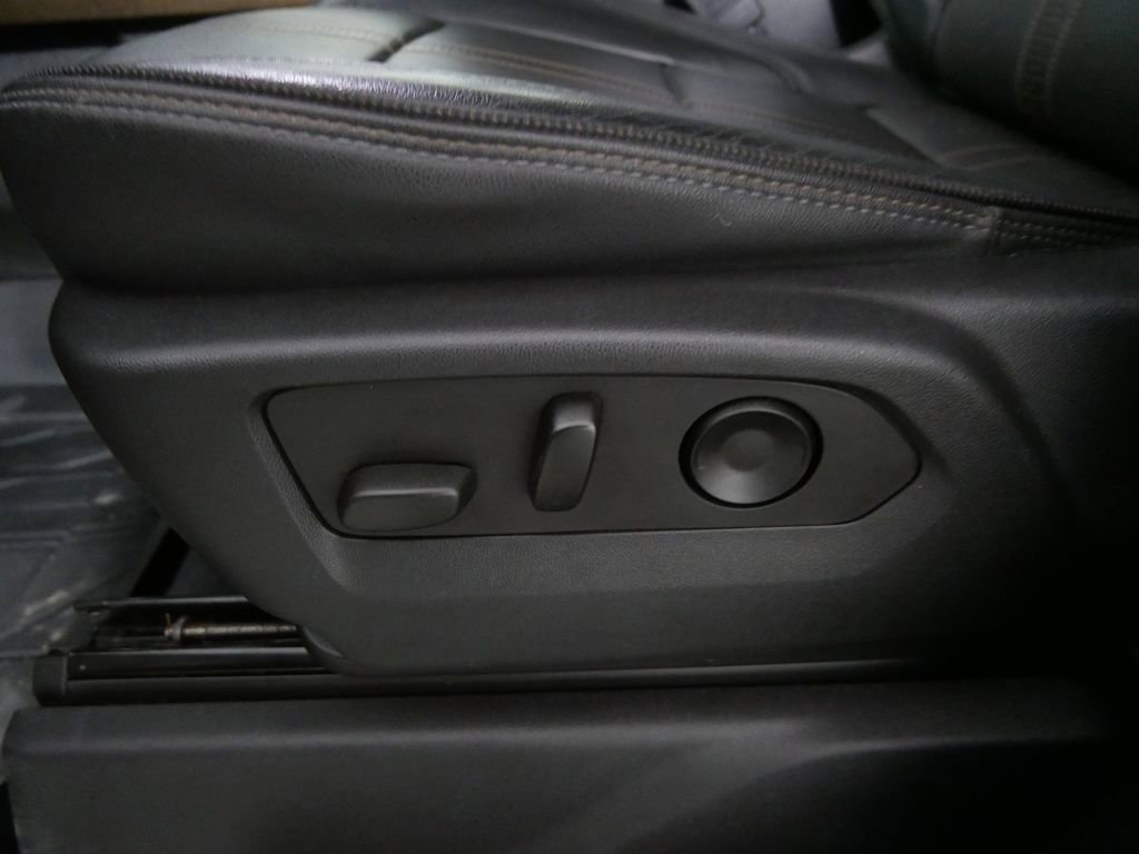 Used 2023 Chevrolet Silverado 1500 High Country w/ Technology Package image 18