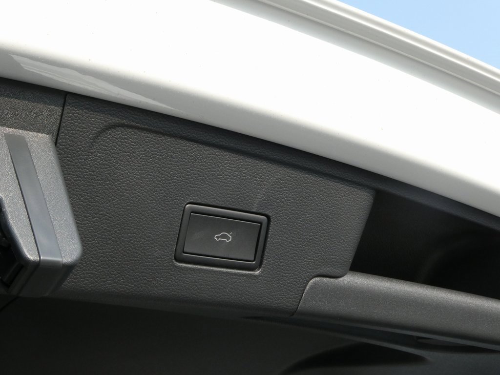 New 2025 Volkswagen Atlas Cross Sport SE image 25