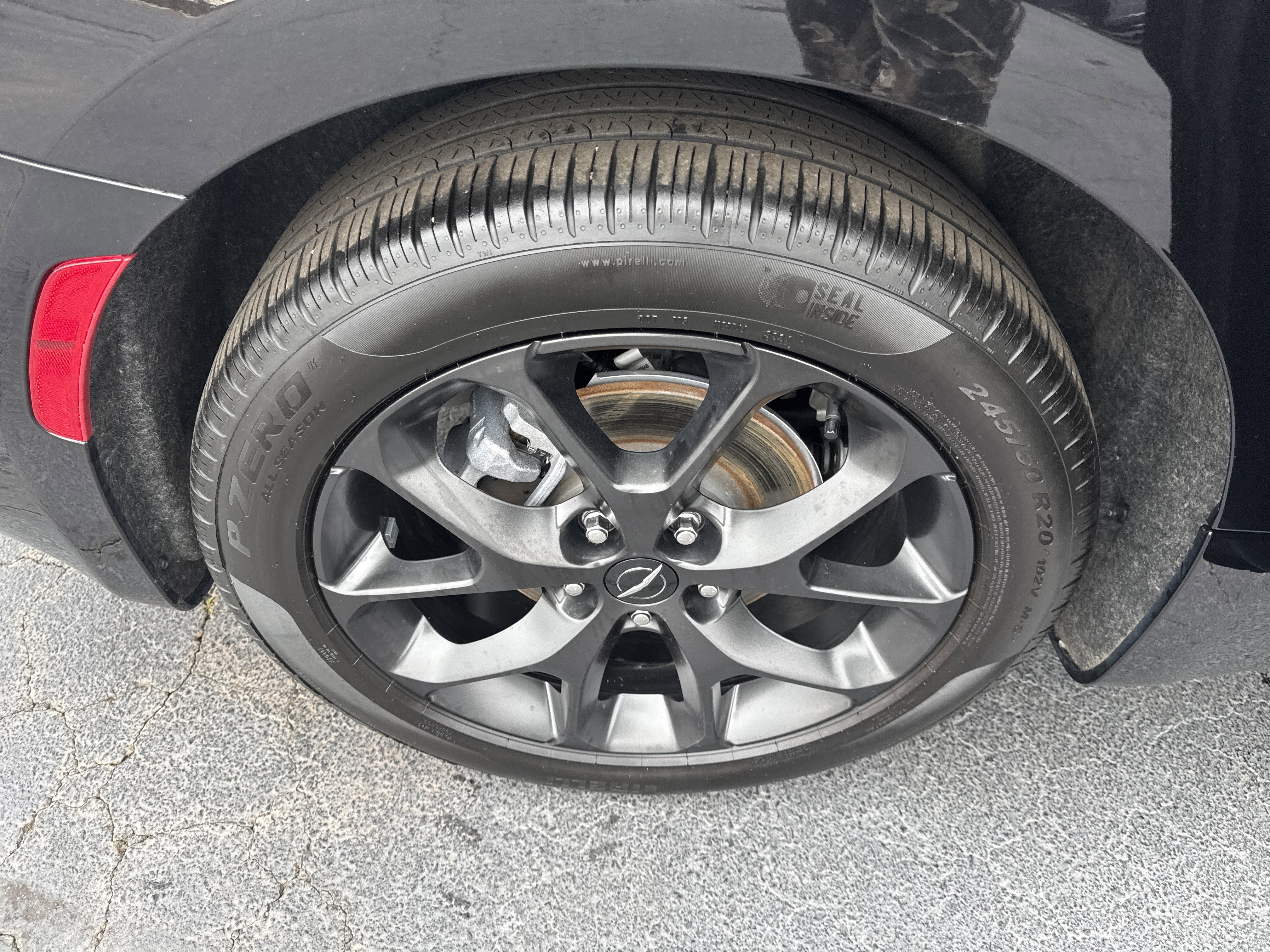 Used 2025 Chrysler Pacifica Limited image 16