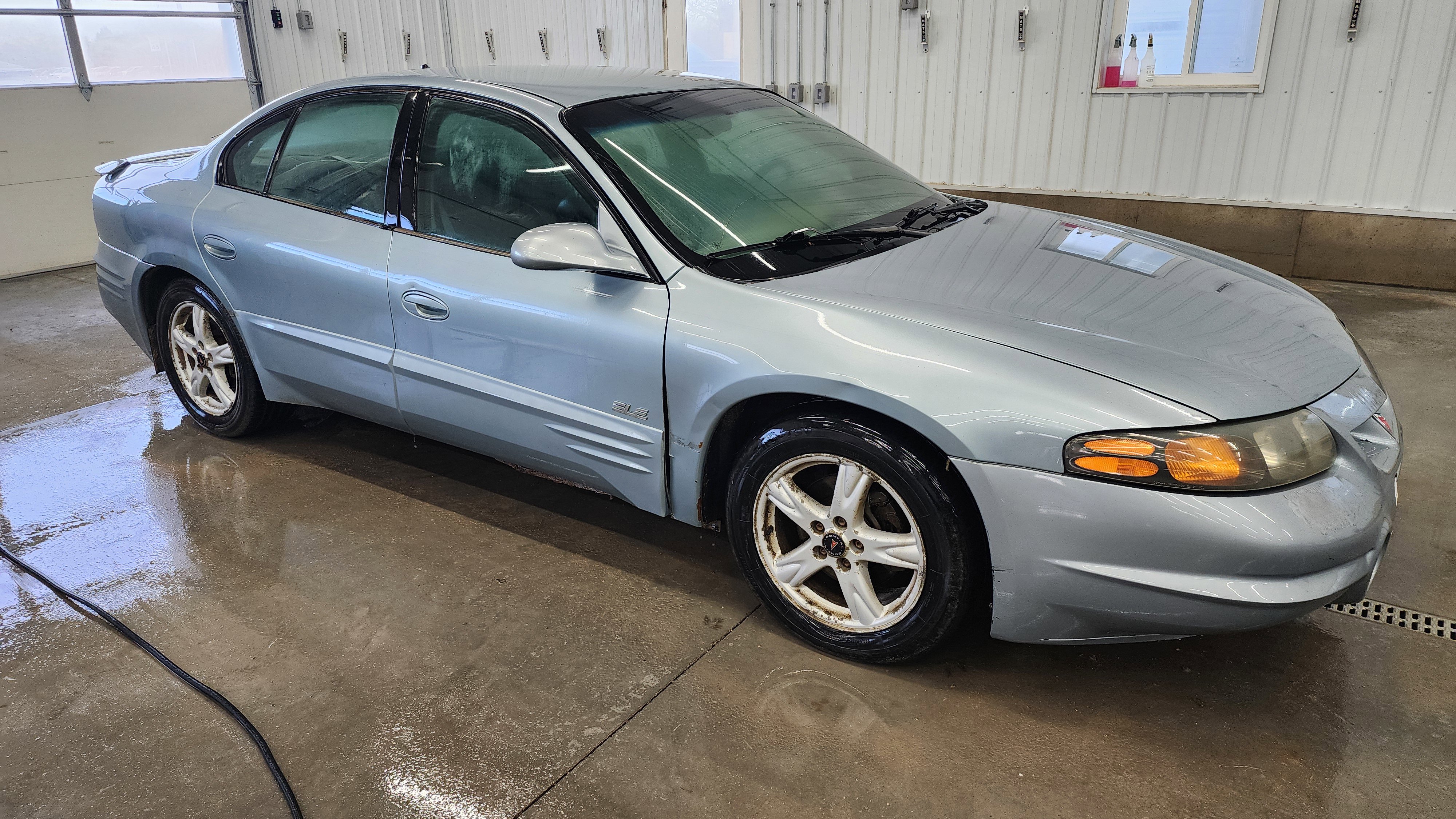 Used 2003 Pontiac Bonneville SLE image 3