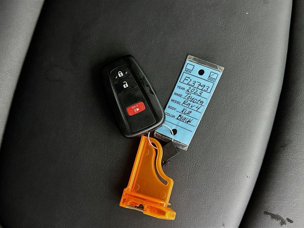 Used 2023 Toyota RAV4 XLE Premium image 31