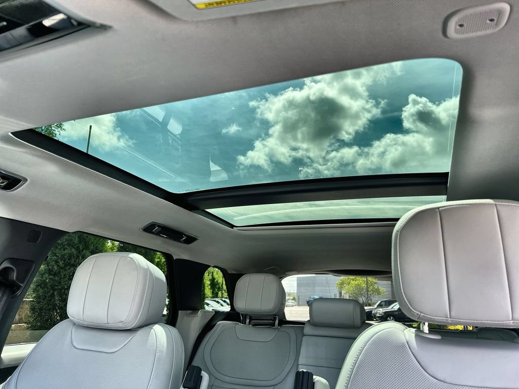 Used 2023 Land Rover Range Rover Sport SE AWD/4WD image 19