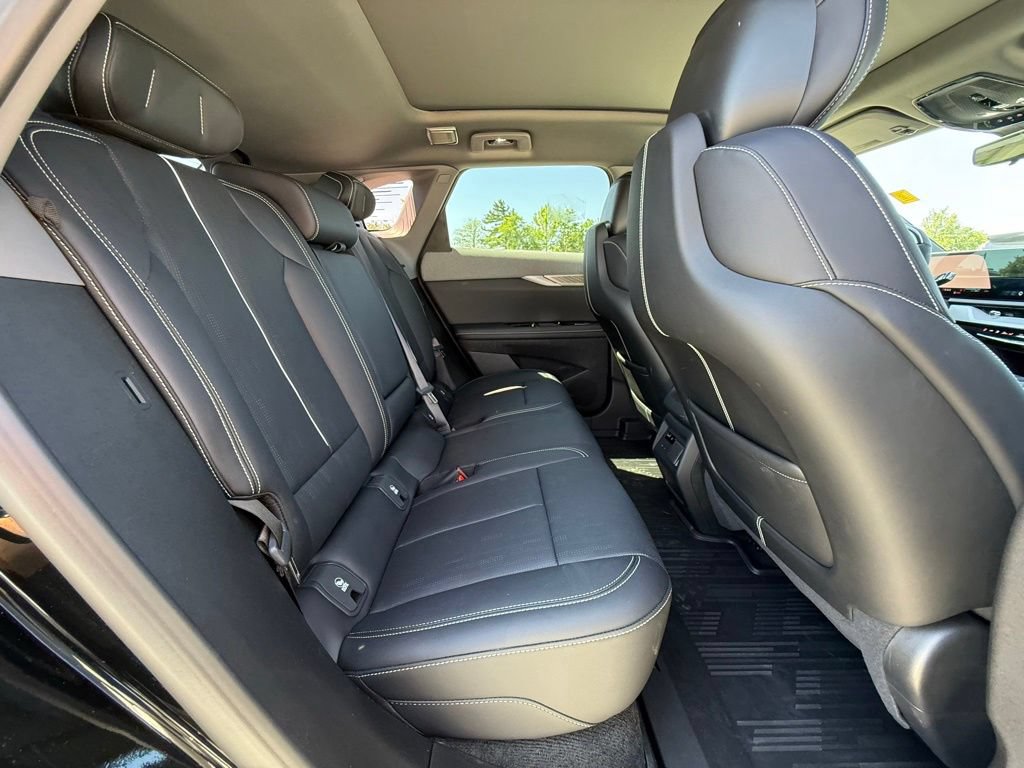 Certified 2025 Cadillac Optiq Luxury 2 w/ LPO, Floor Liner Package AWD/4WD image 33
