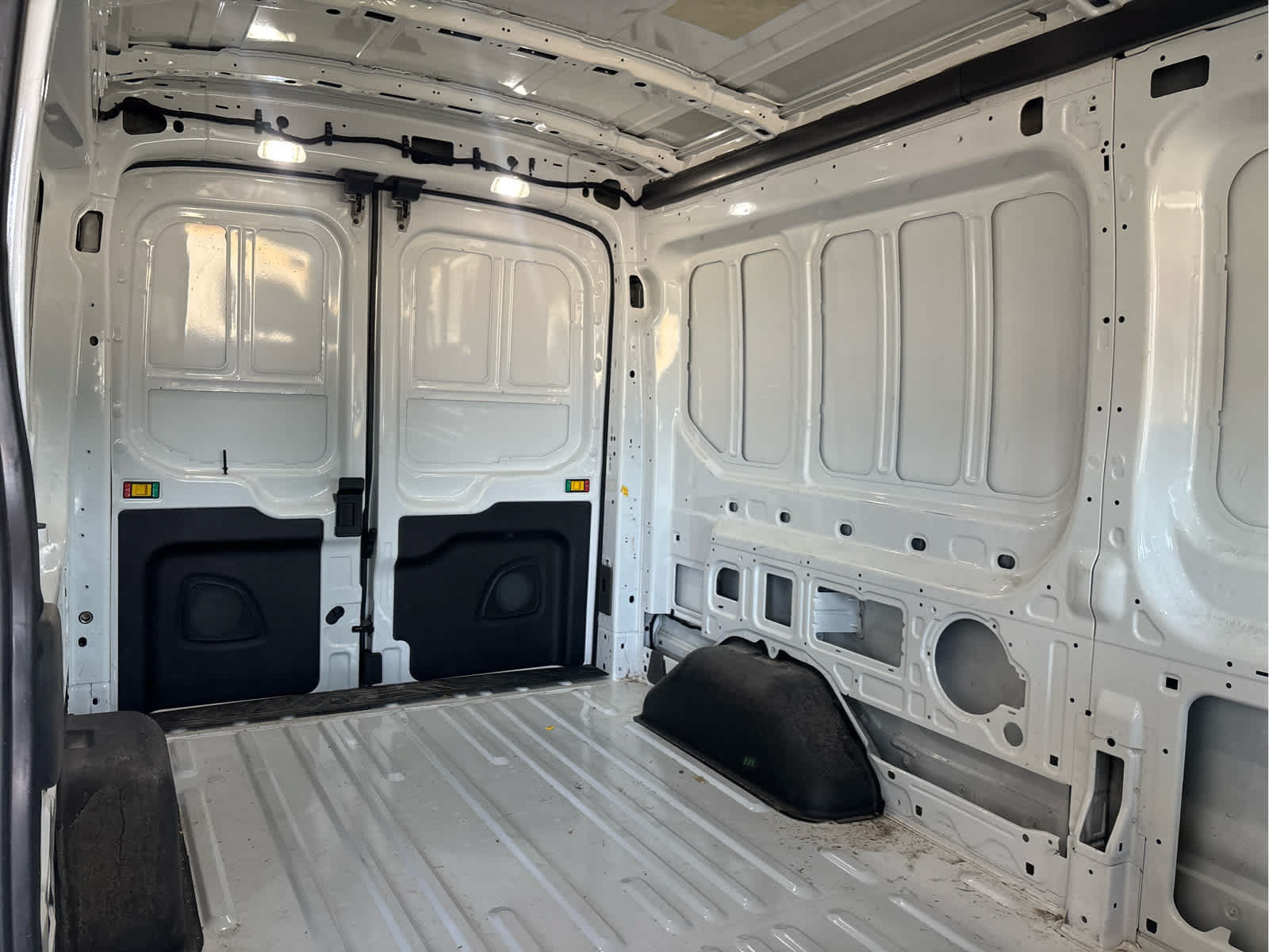Used 2024 Ford Transit 250 148 Medium Roof RWD image 26