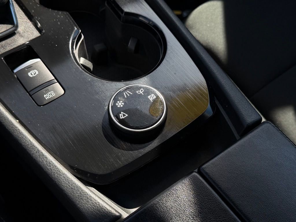 Used 2023 Nissan Rogue S image 32