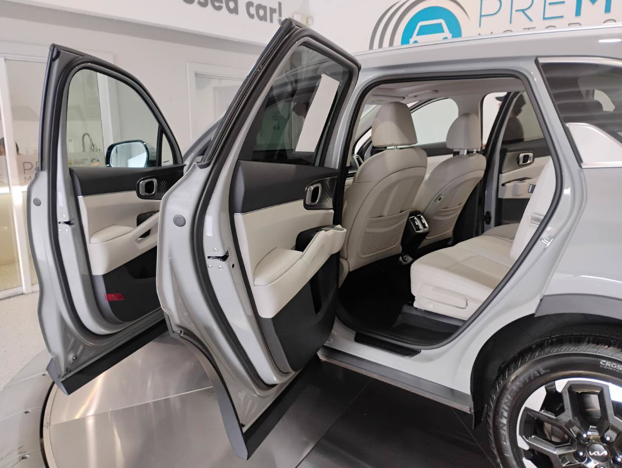 Used 2025 Kia Sorento S w/ Panoramic Sunroof Package FWD image 37