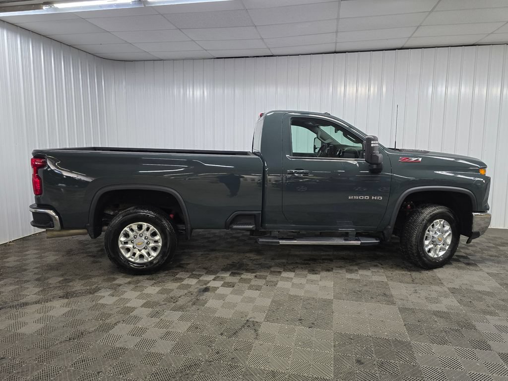 Used 2025 Chevrolet Silverado 2500 LT AWD/4WD image 2