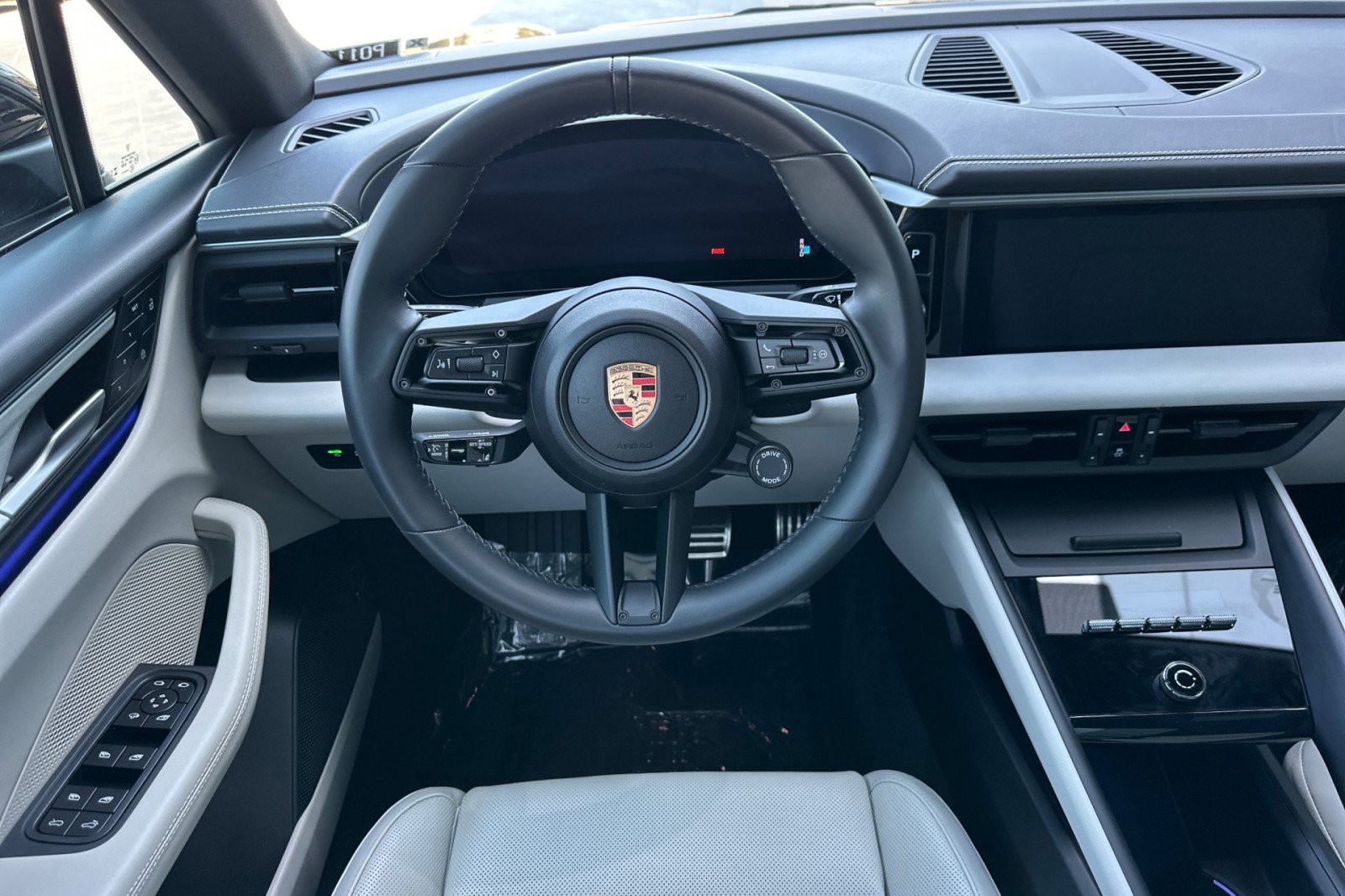 Certified 2024 Porsche Macan 4 Electric AWD/4WD image 14