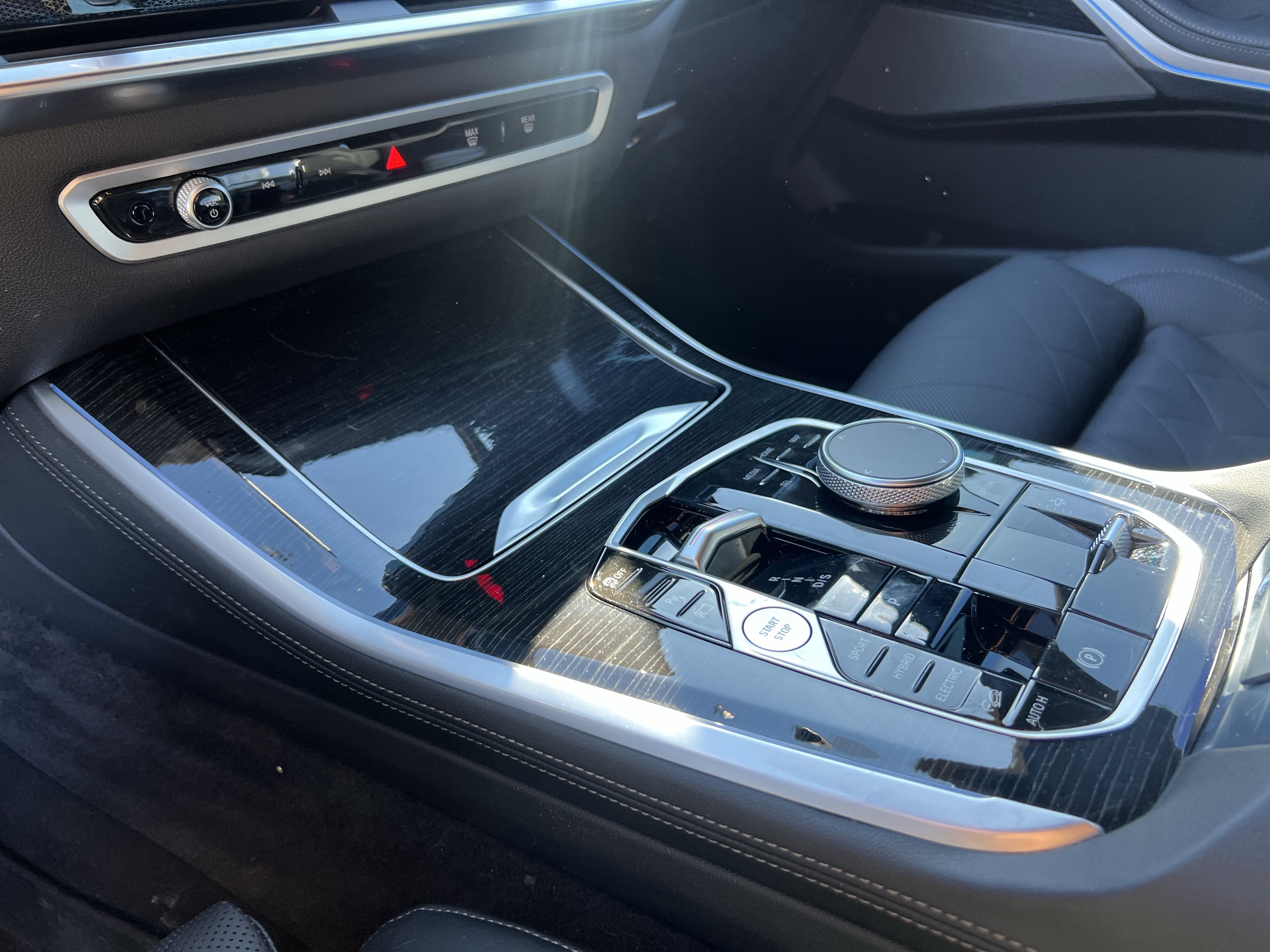 Used 2026 BMW X5 xDrive50e w/ M Sport Package image 27