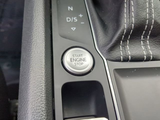 Certified 2022 Volkswagen Atlas Cross Sport SE image 31