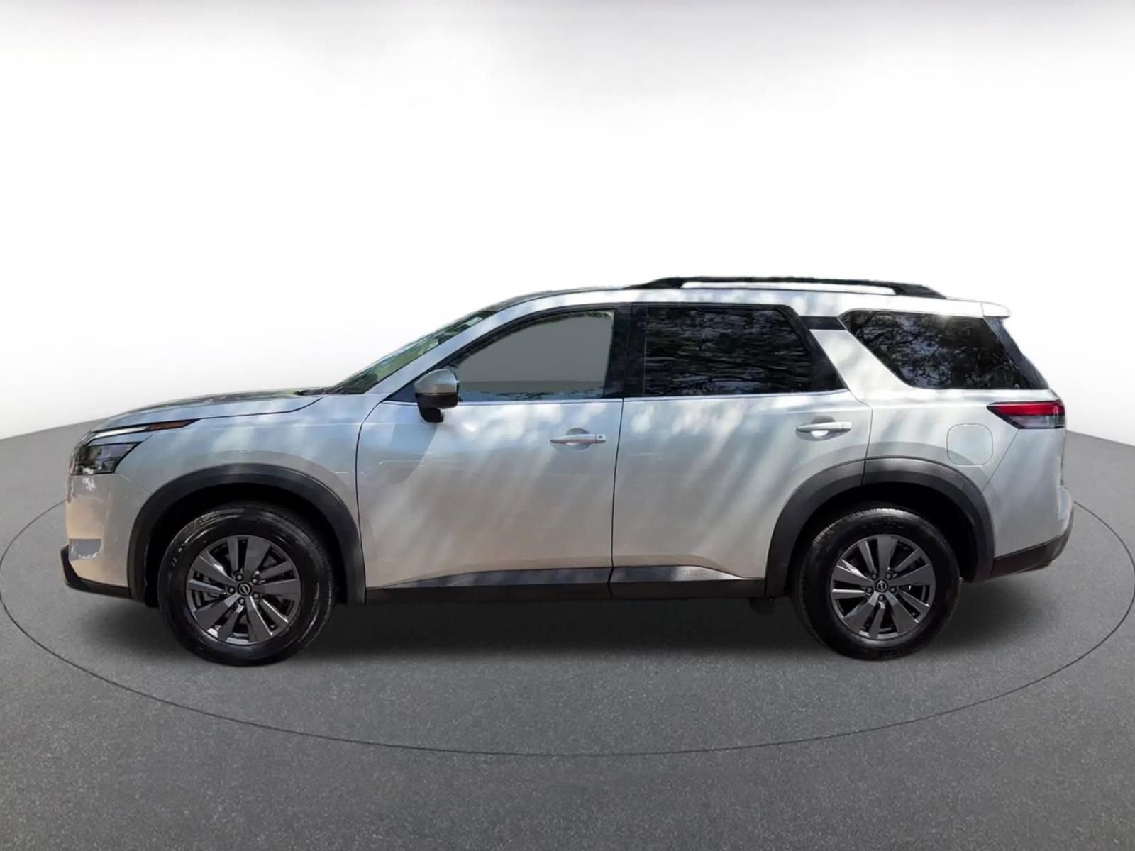 Used 2024 Nissan Pathfinder SV image 9