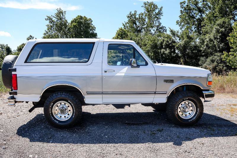 Used 1995 Ford Bronco XLT AWD/4WD image 7