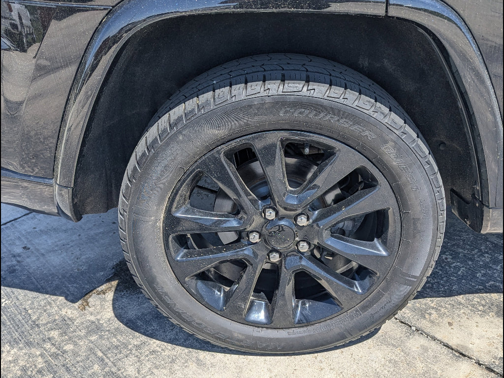 Used 2019 Jeep Grand Cherokee Altitude image 16