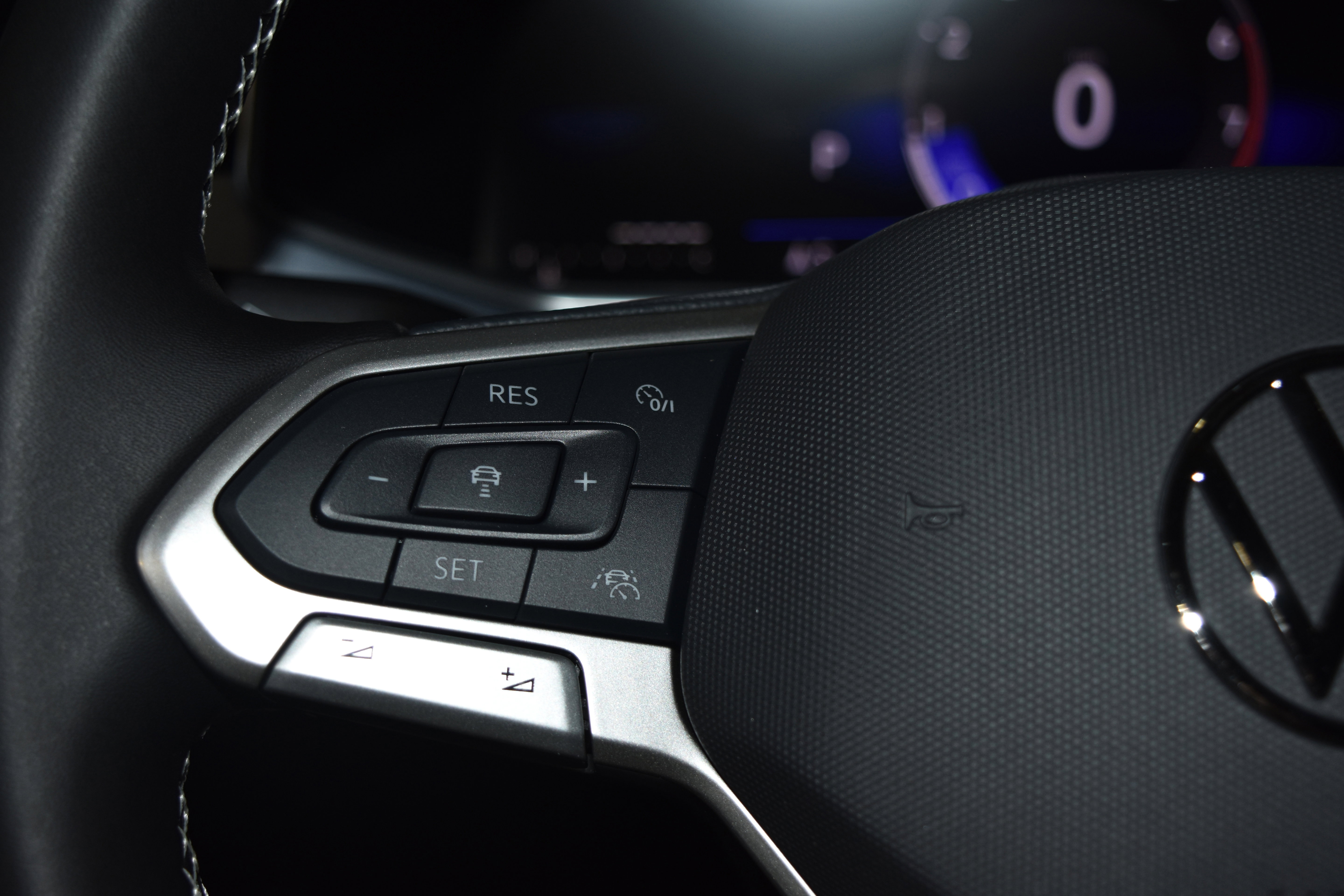 New 2025 Volkswagen Taos SE image 6