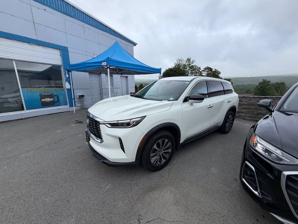 Used 2023 INFINITI QX60 Pure AWD/4WD image 2