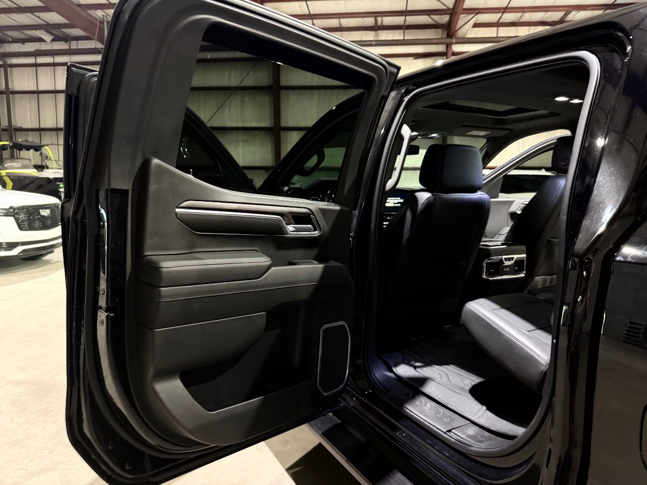 Used 2022 GMC Sierra 1500 SLT w/ SLT Convenience Package AWD/4WD image 17