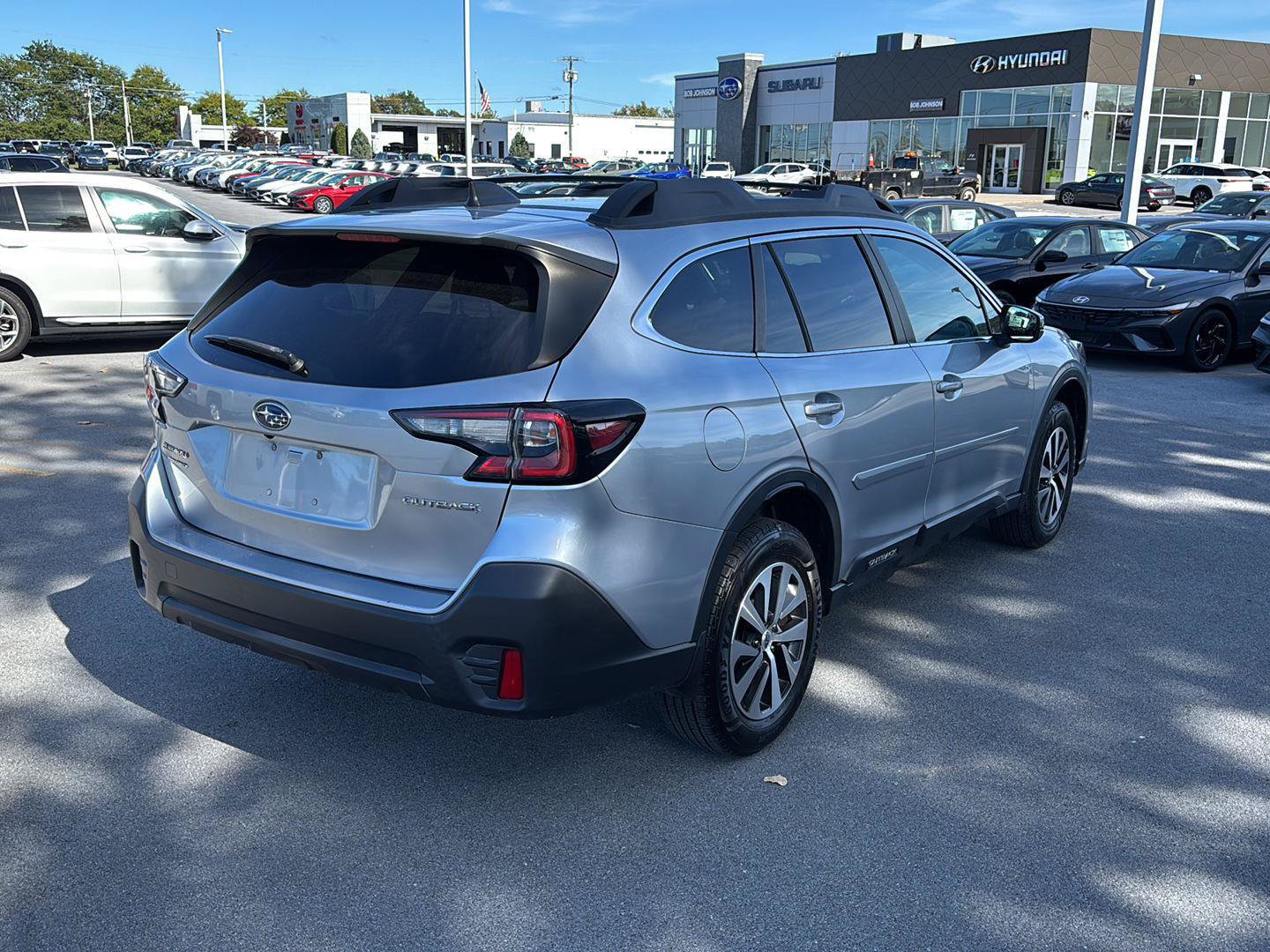 Used 2022 Subaru Outback Premium AWD/4WD image 3