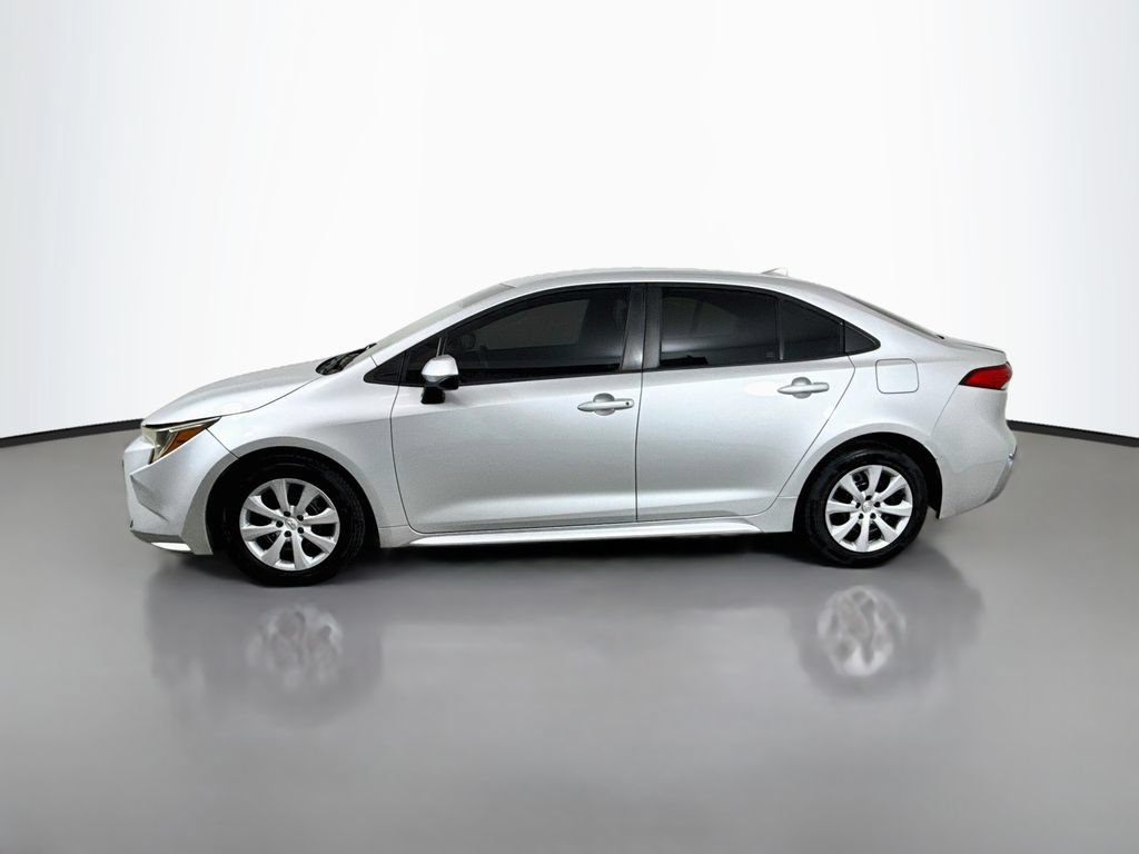 Used 2022 Toyota Corolla LE FWD image 4