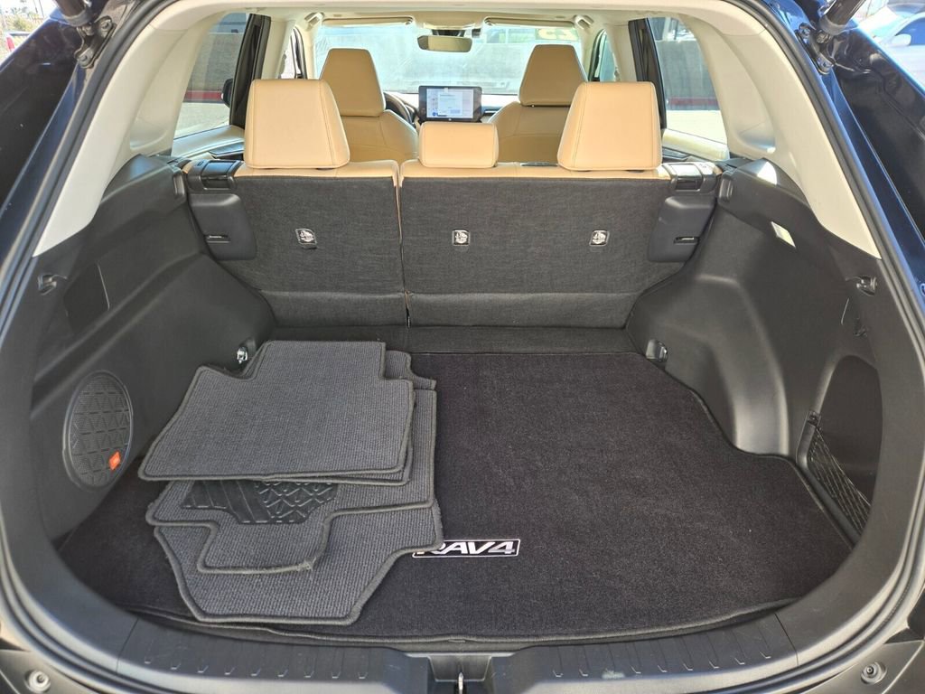 Used 2023 Toyota RAV4 Limited image 17