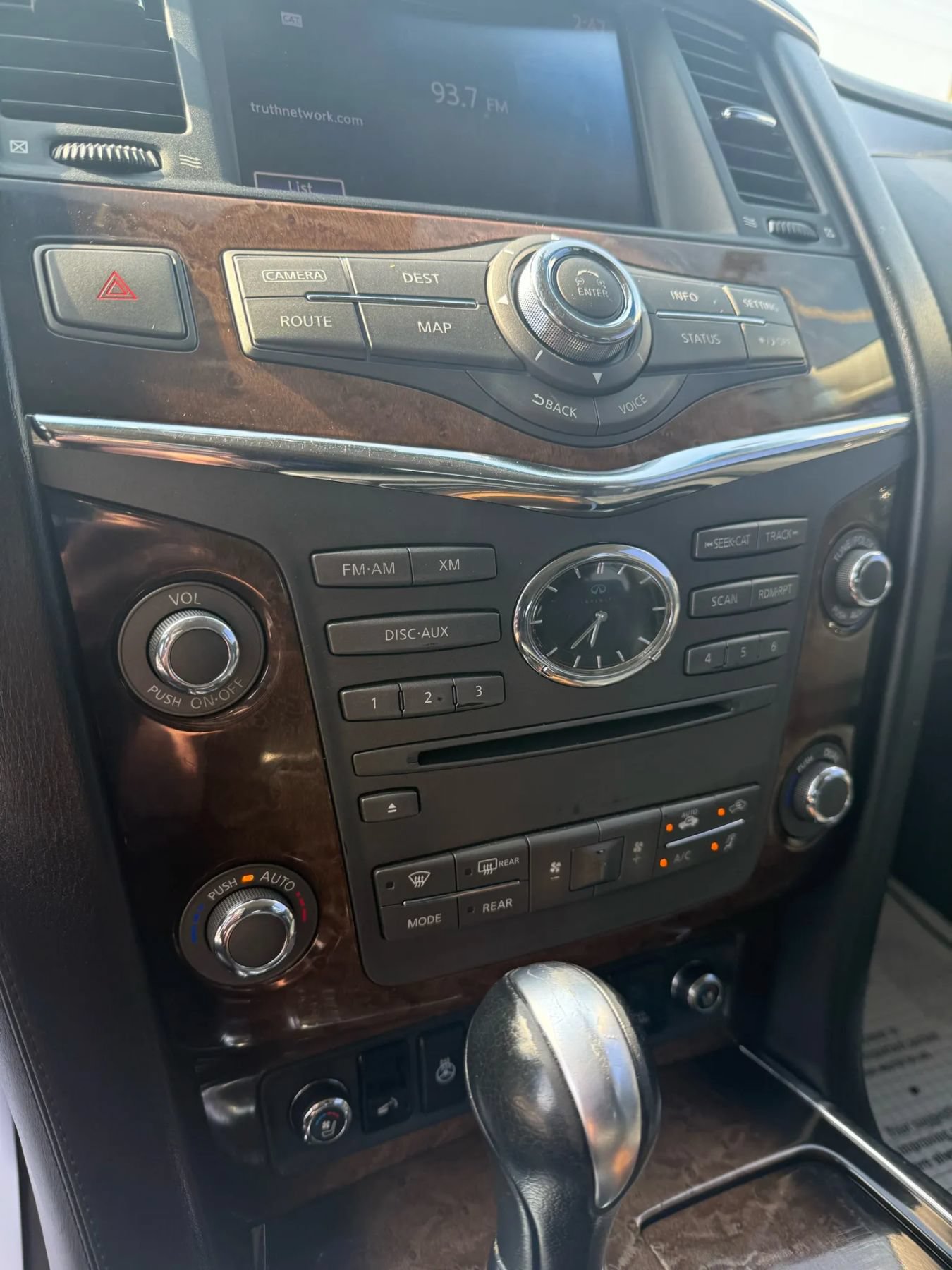Used 2012 INFINITI QX56 4WD w/ Deluxe Touring Pkg image 24