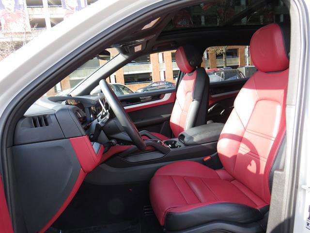 Used 2024 Porsche Cayenne S image 20