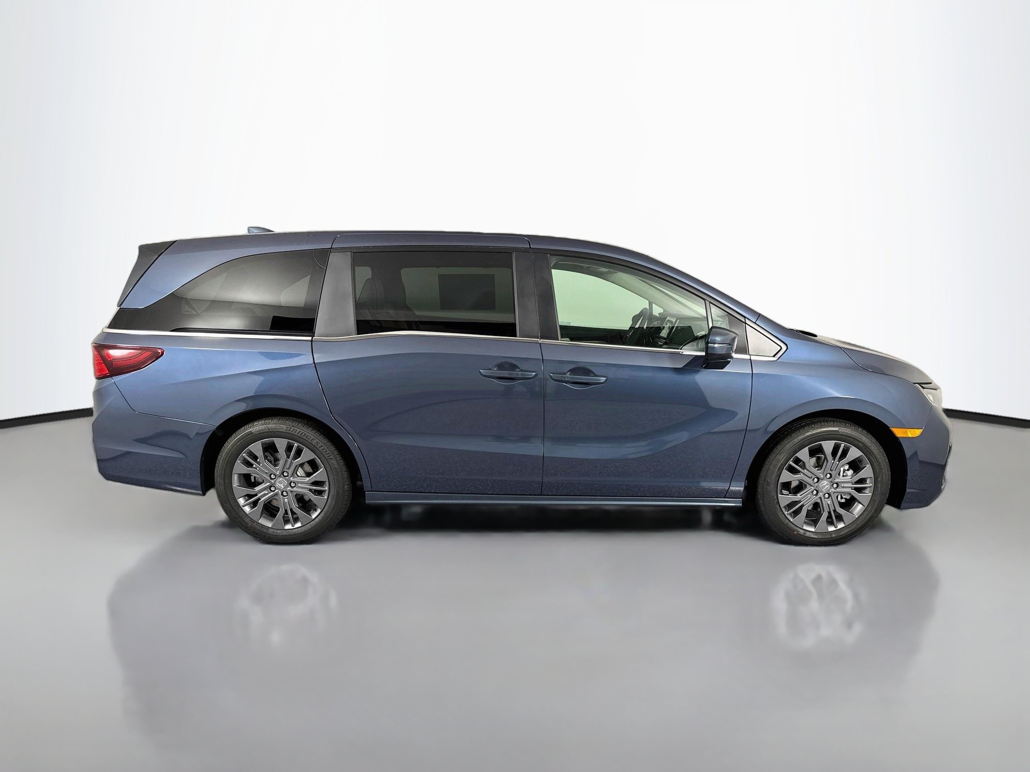New 2027 Honda Odyssey Touring image 4