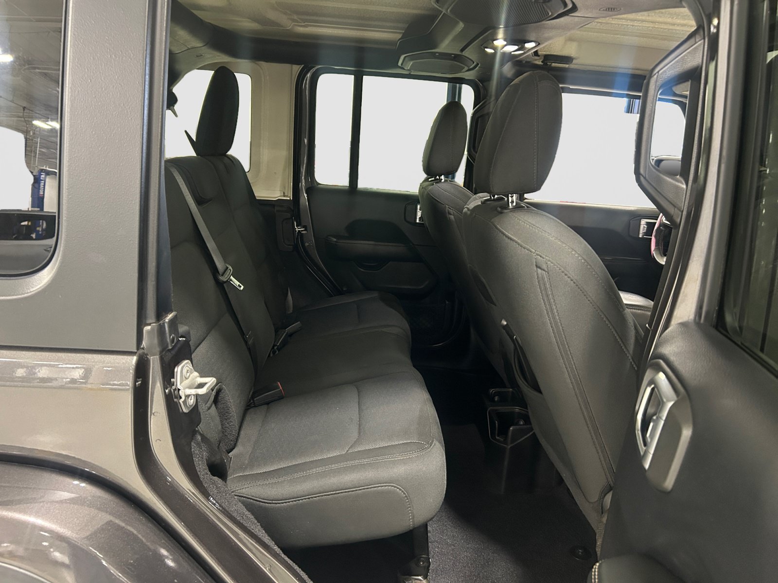Used 2019 Jeep Wrangler Unlimited Sahara w/ Safety Group AWD/4WD image 20