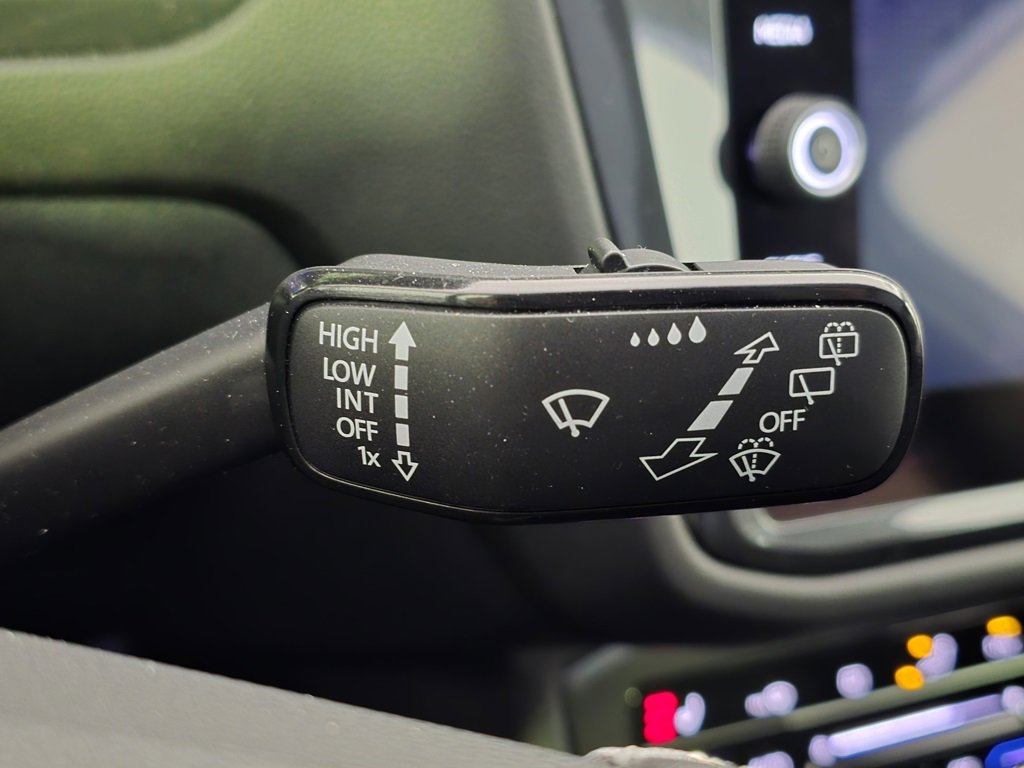 Used 2022 Volkswagen Tiguan SE image 19