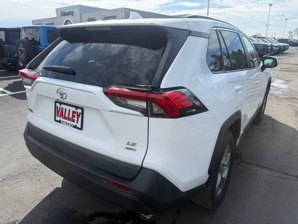 Used 2023 Toyota RAV4 XLE AWD/4WD image 3
