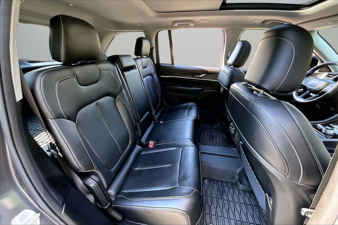 Certified 2023 Jeep Grand Cherokee Limited w/ MOPAR Finishing Package AWD/4WD image 25