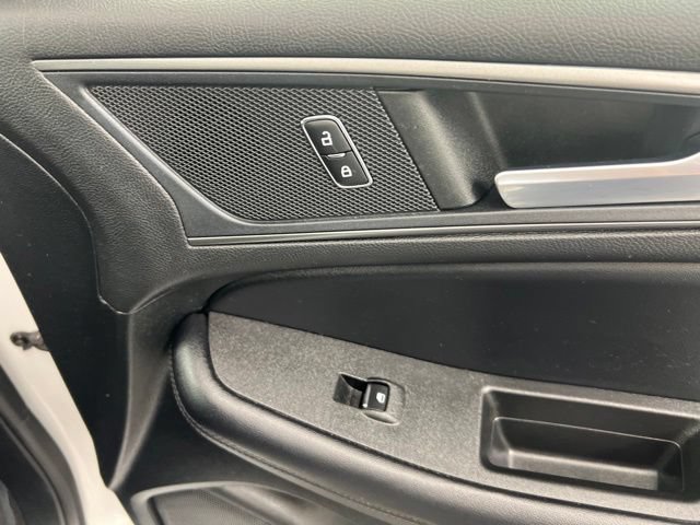 Used 2022 Ford Edge SE w/ Black Appearance Package AWD/4WD image 26