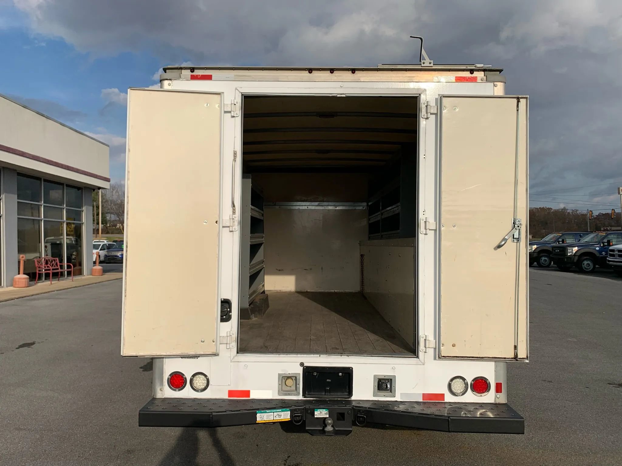 Used 2013 Ford E-450 and Econoline 450 Super Duty w/ PWR Locks & Windows Group RWD image 26