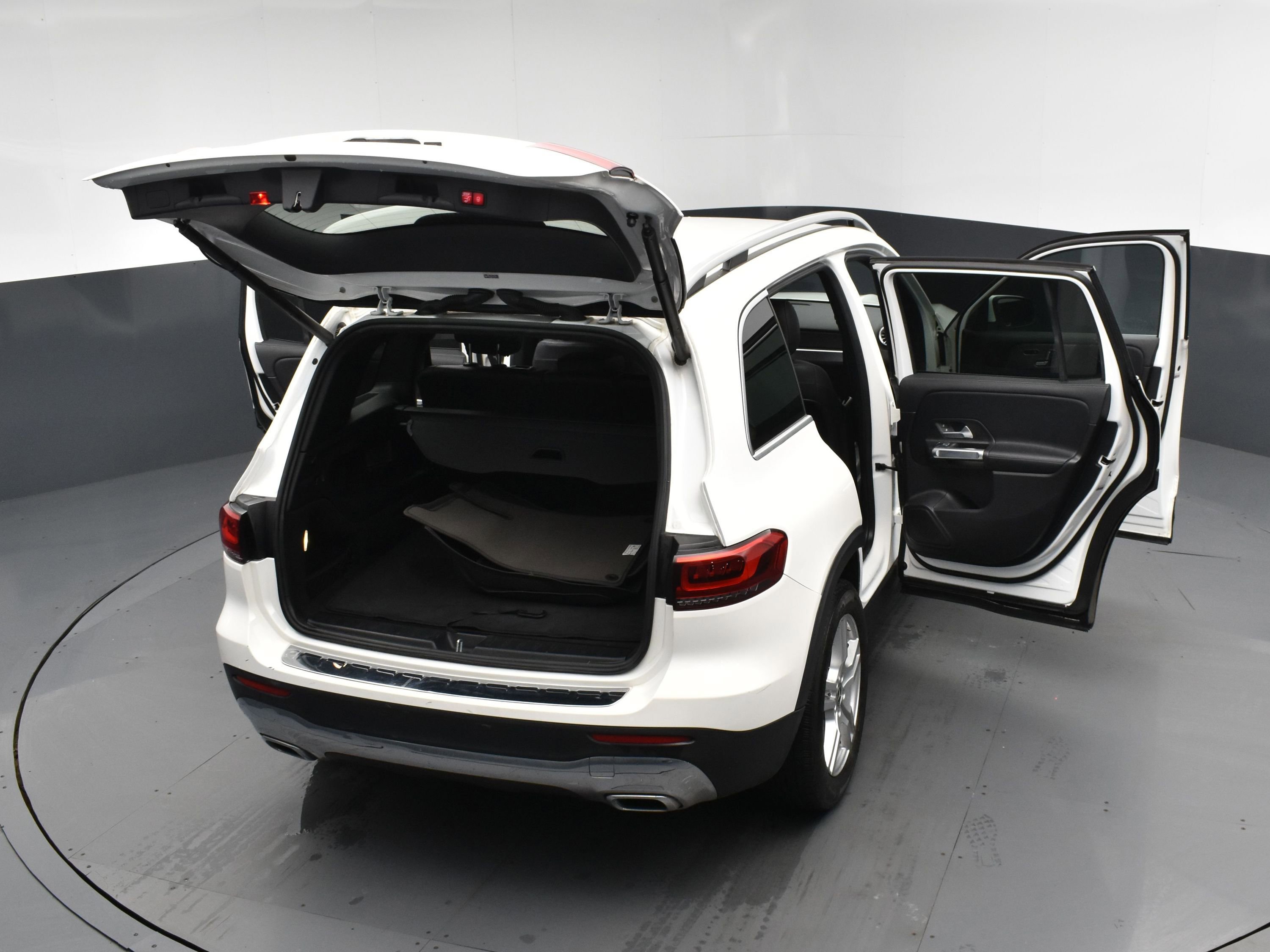 Used 2021 Mercedes-Benz GLB 250 4MATIC w/ Premium Package image 24