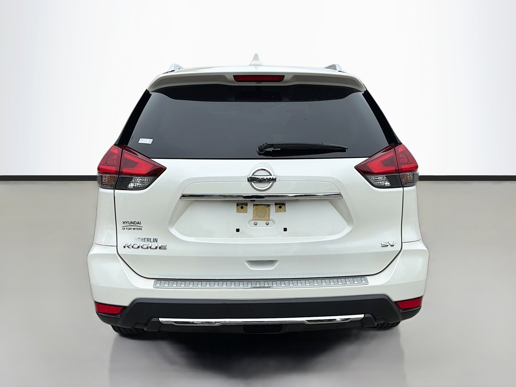 Used 2018 Nissan Rogue SV image 4