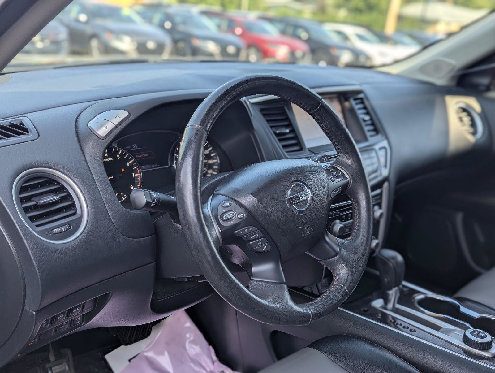Used 2020 Nissan Pathfinder SL AWD/4WD image 16
