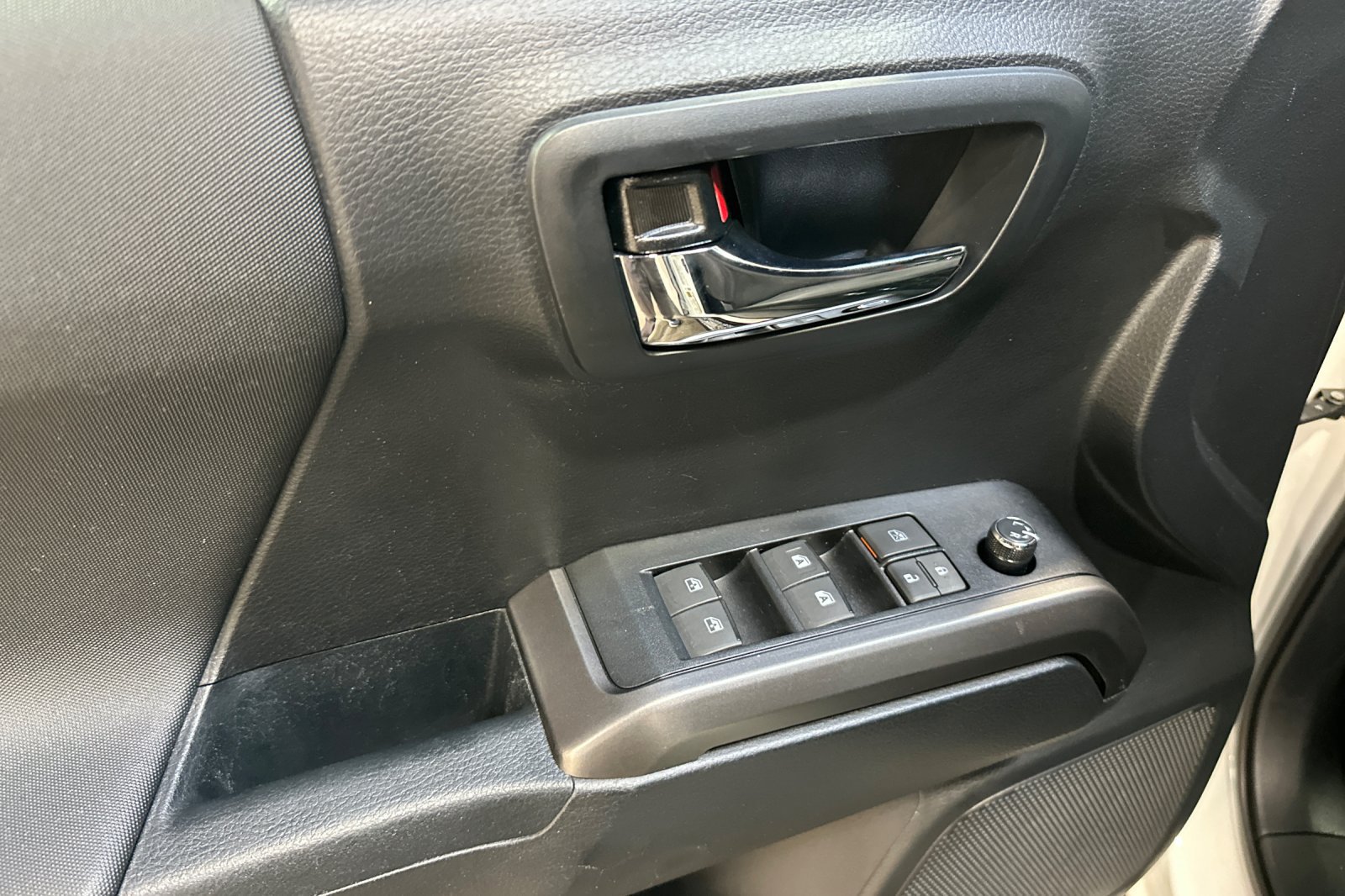 Used 2018 Toyota Tacoma TRD Sport w/ Technology Package RWD image 14