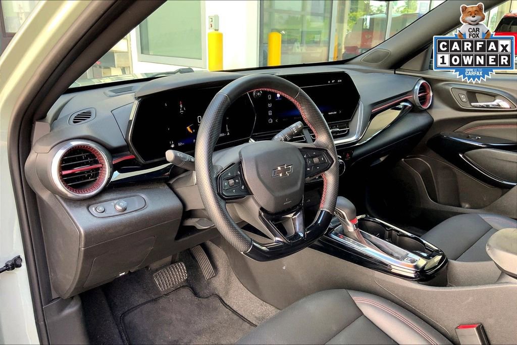 Used 2024 Chevrolet Trax RS w/ Sunroof Package FWD image 13