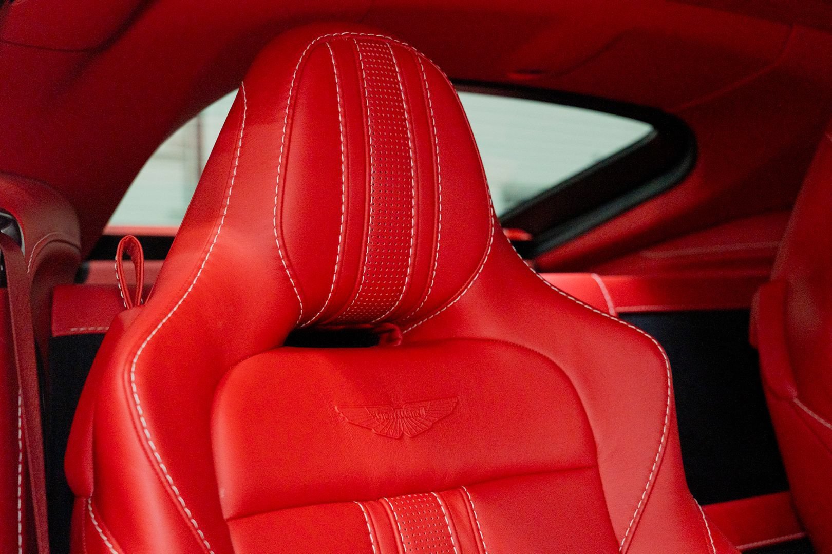 Used 2019 Aston Martin V8 Vantage Coupe RWD image 30
