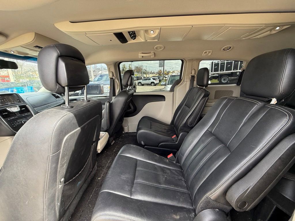 Used 2015 Chrysler Town & Country Touring image 24