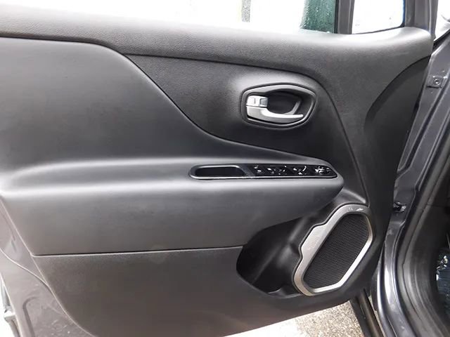 Used 2022 Jeep Renegade Latitude image 13