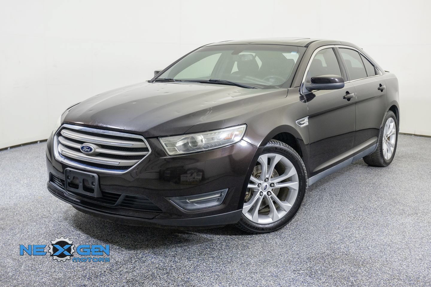 Used 2013 Ford Taurus SEL FWD image 3