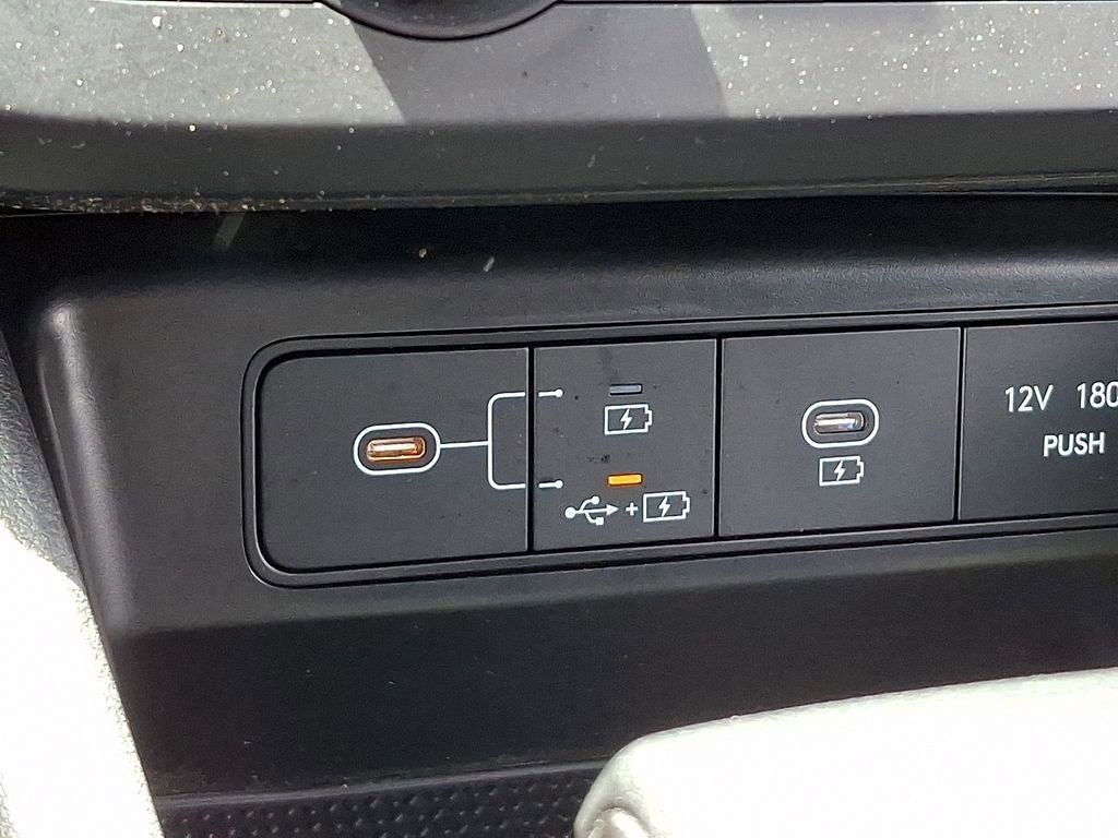 Used 2025 Hyundai Tucson SE image 23