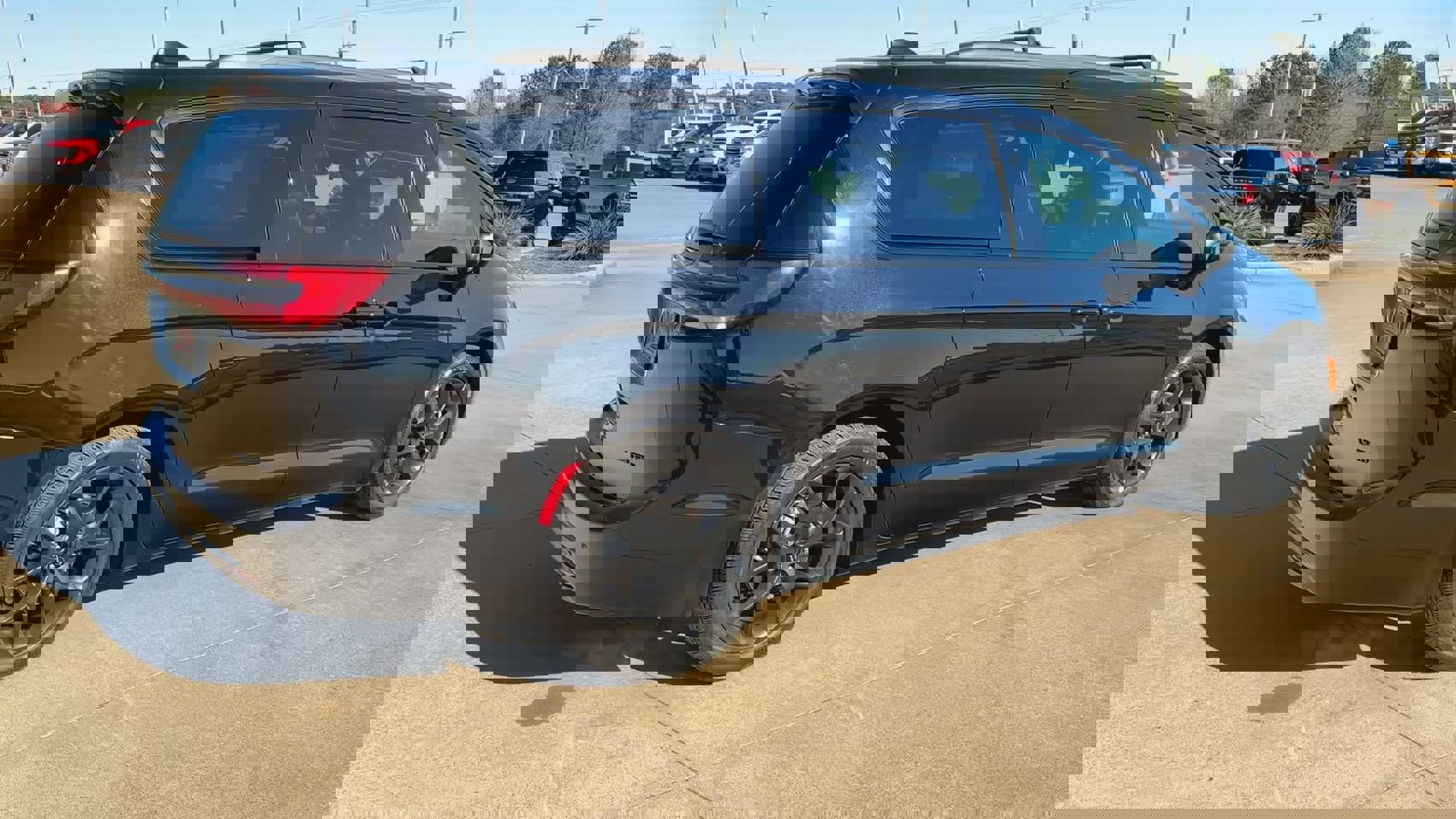 Used 2025 Chrysler Pacifica Limited image 9