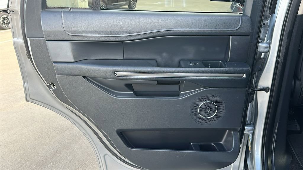 Used 2022 Ford Expedition XLT image 32