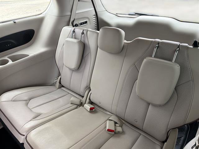 Used 2017 Chrysler Pacifica Limited w/ Advanced Safetytec Group image 23
